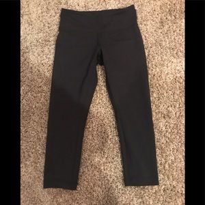 Black cropped lululemon leggings